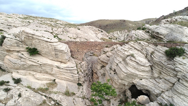 Tarihi mahallenin ürküten köprüsü
