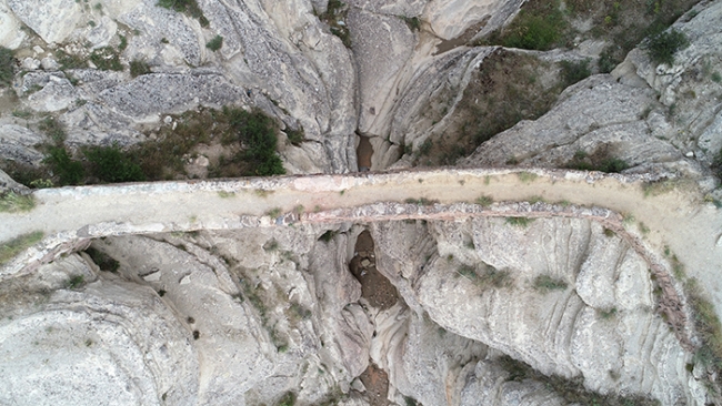 Tarihi mahallenin ürküten köprüsü