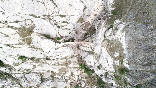 Tarihi mahallenin ürküten köprüsü