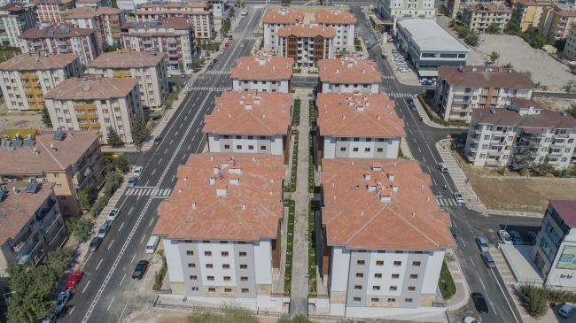 Depremzedeler için inşasına başlanan konutlar yükseliyor