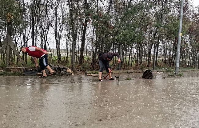 İstanbul'da sağanak zor anlar yaşattı