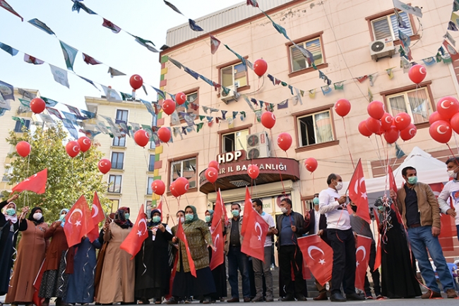 Diyarbakır anneleri Cumhuriyet Bayramı'nı kutladı