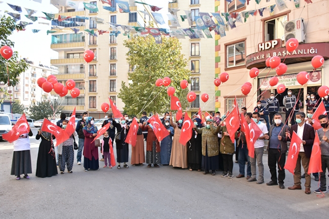 Diyarbakır anneleri Cumhuriyet Bayramı'nı kutladı