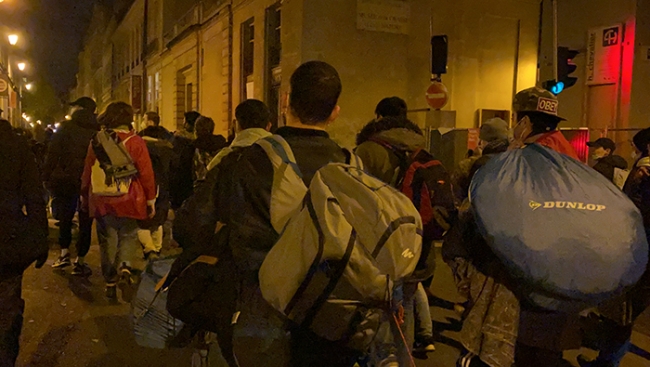 Paris'te polis sığınmacıları sokak sokak kovaladı