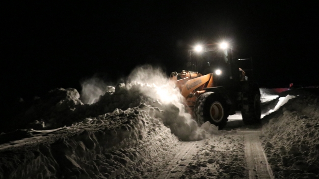 Kar timlerinin sıfırın altında 25 derecede zorlu mesaisi