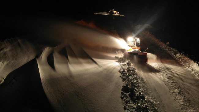 Kar timlerinin sıfırın altında 25 derecede zorlu mesaisi