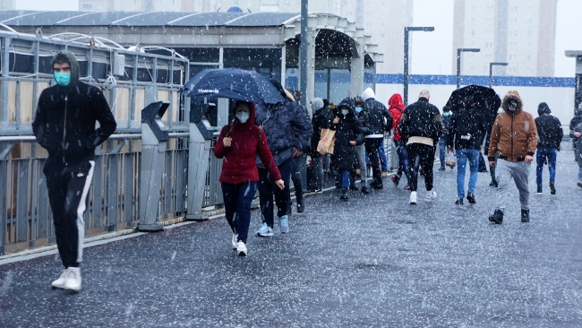 İstanbul'da kar yağışı başladı