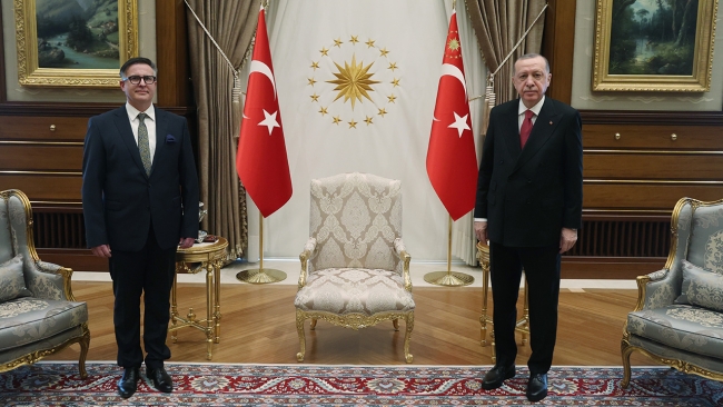 Büyükelçilerden Cumhurbaşkanı Erdoğan'a güven mektubu