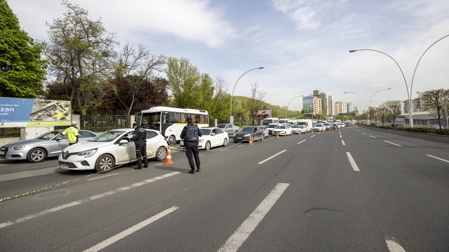 Ankara'da tam kapanmanın ilk gününde yoğun trafik