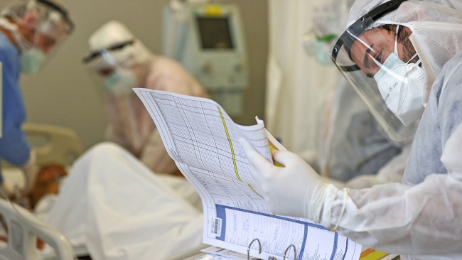 Sağlık çalışanları bayramı görev başında geçiriyor