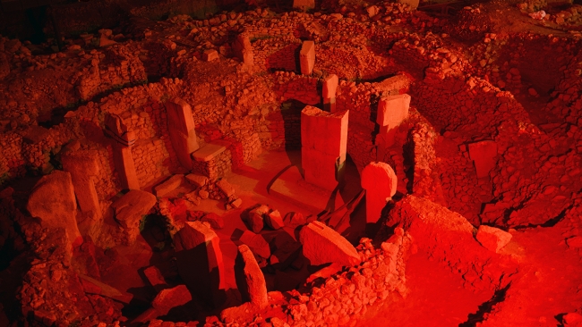 Türkiye'nin sembol yapıları kırmızıya büründü