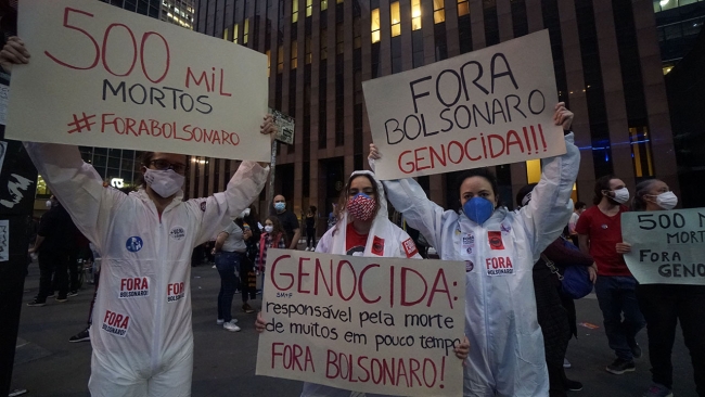 Brezilya'da hükümetin salgına karşı tutumu protesto edildi