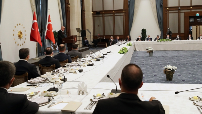 Erdoğan: Sosyal medya belediyeciliği hizmet belediyeciliğinin yerini alamaz