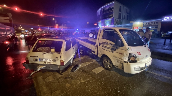 Düzce'de zincirleme kaza: 2'si çocuk 9 kişi yaralandı