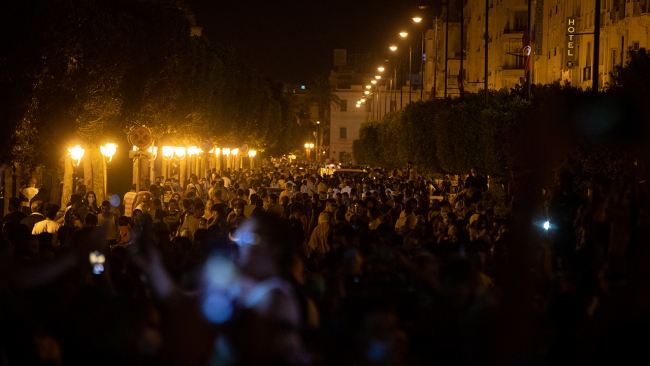 Tunus'ta demokrasiye müdahale: Cumhurbaşkanı, Başbakanı görevden aldı