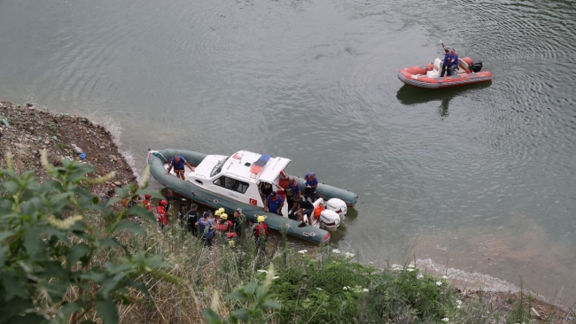 Artvin'de selde kaybolan kişinin cansız bedenine ulaşıldı