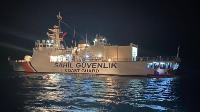 Yangın bölgelerinde 8 binden fazla kişi denizden tahliye edildi