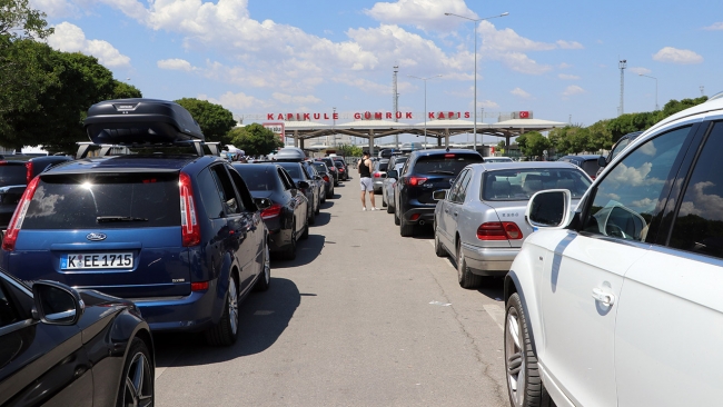 Kapıkule'de gurbetçi yoğunluğu