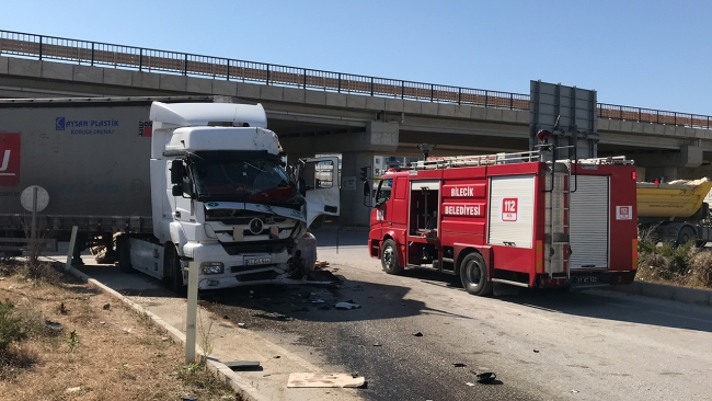 Bilecik'te iki tır çarpıştı: 2 yaralı