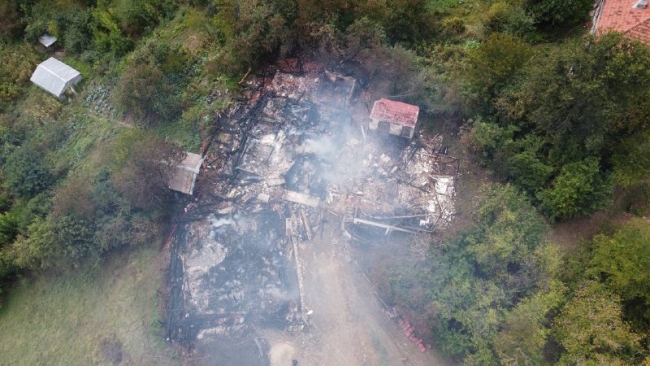 Karabük'te yangın: 4 ev kullanılmaz hale geldi