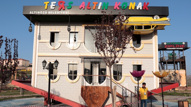 Hatay'daki 'Ters Ev'e yoğun ilgi