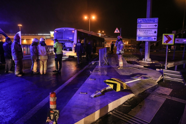 Avcılar'da halk otobüsü kaza yaptı: 4 yaralı