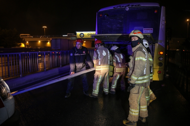 Avcılar'da halk otobüsü kaza yaptı: 4 yaralı