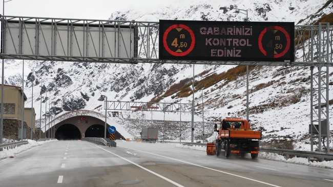 Rize'nin yüksek kesimlerinde karla mücadele