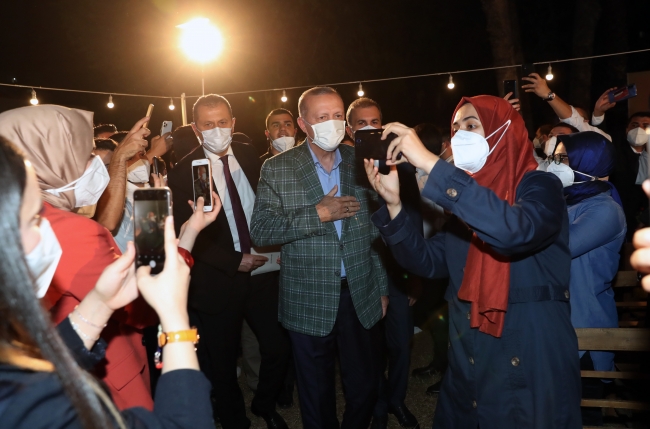 Cumhurbaşkanı Erdoğan, Adana'da gençlerle bir araya geldi