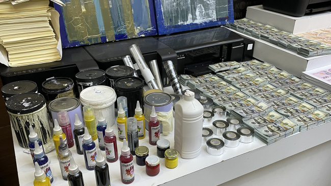 İstanbul'da milyonlarca lira ve dolar sahte para ele geçirildi