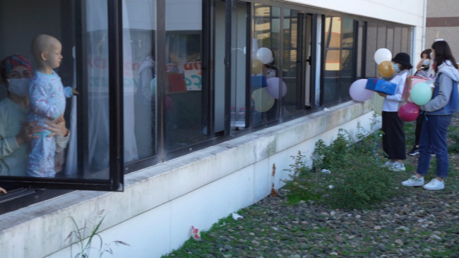 Lösemili çocuklara Tuzla Belediyesinden sürpriz ziyaret
