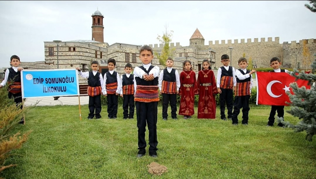 'Türkiye fidanı' 81 ilin toprağıyla büyüyecek