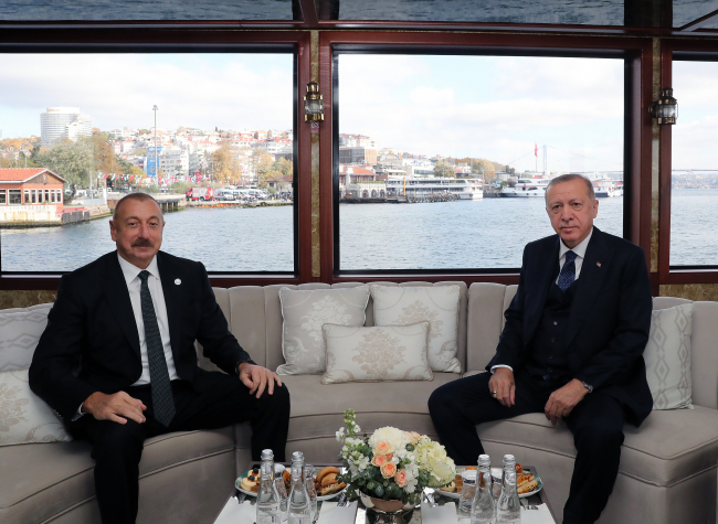 Erdoğan, Türk Konseyi zirvesi öncesi teknede liderlerle sohbet etti