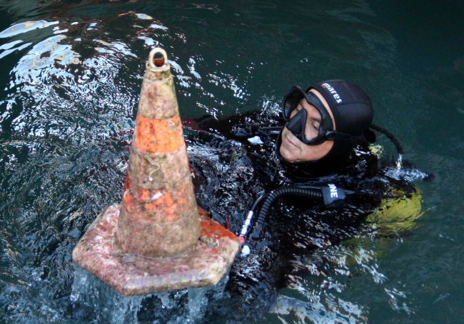 Antalya'da denizden klozet, süpürge, pantolon çıktı