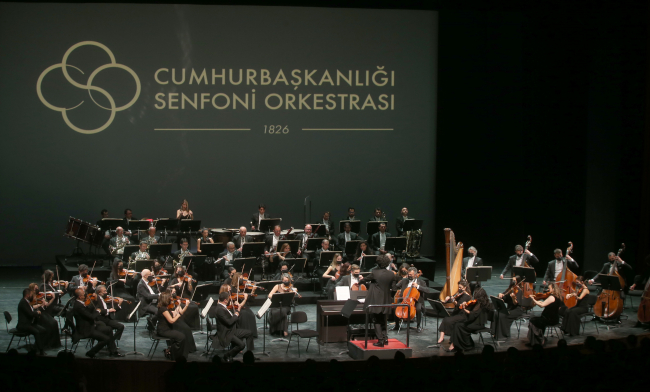 Cumhurbaşkanlığı Senfoni Orkestrası AKM'de müzikseverlerle buluştu