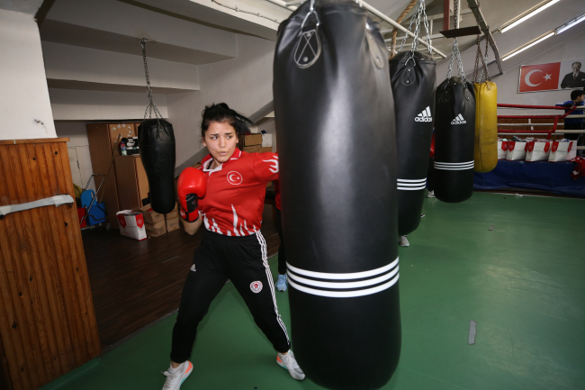 Ordulu kadın boksörler Sürmeneli'yi örnek alıyor