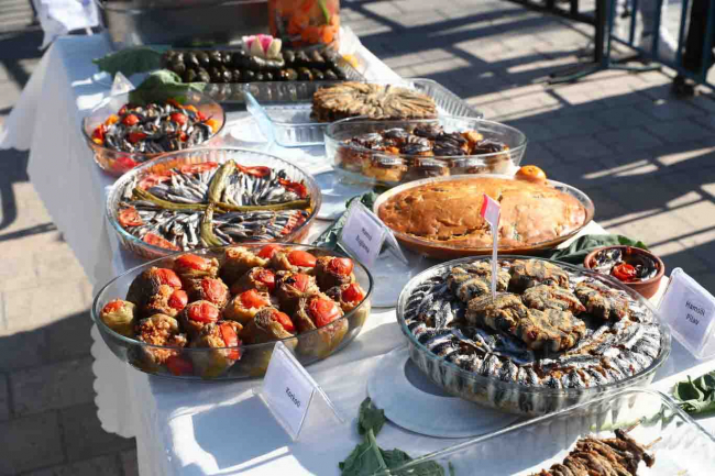 Bağcılar'da 15 bin kişiye hamsi ikram edildi