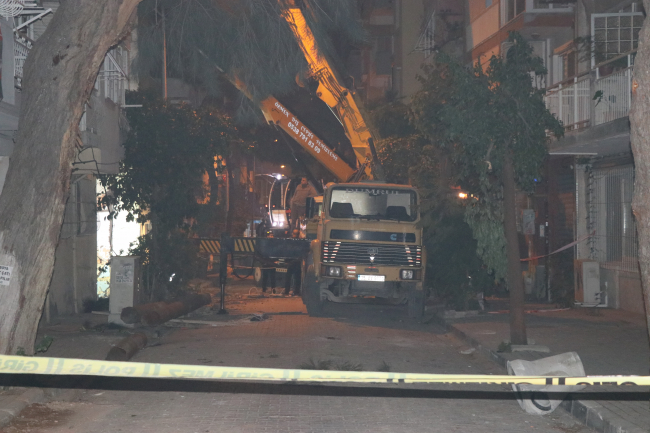 İzmir'de temeli kayan bina nedeniyle 5 apartman tahliye edildi