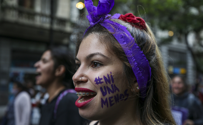 Arjantin'de binlerce kişi kadına yönelik şiddeti protesto etti