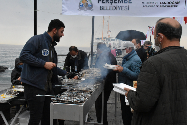 Ordu'da festivalde 5 ton ızgara hamsi ikram edildi