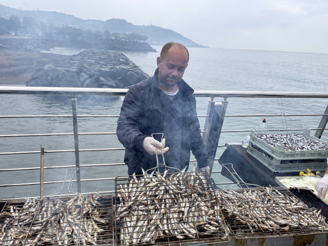 Ordu'da festivalde 5 ton ızgara hamsi ikram edildi