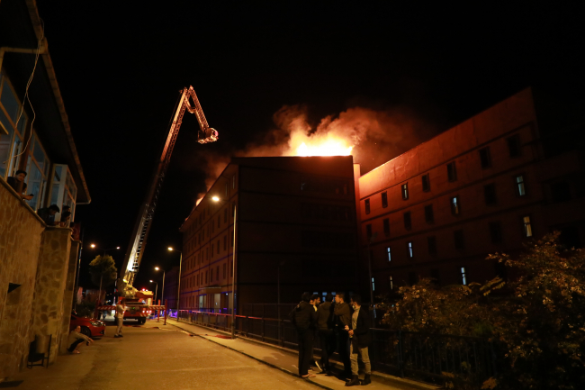 Rize'de öğrenci yurdunda korkutan yangın