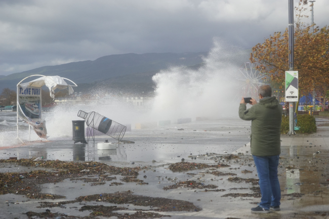 Balıkesir’de deniz suyu için set kuruluyor