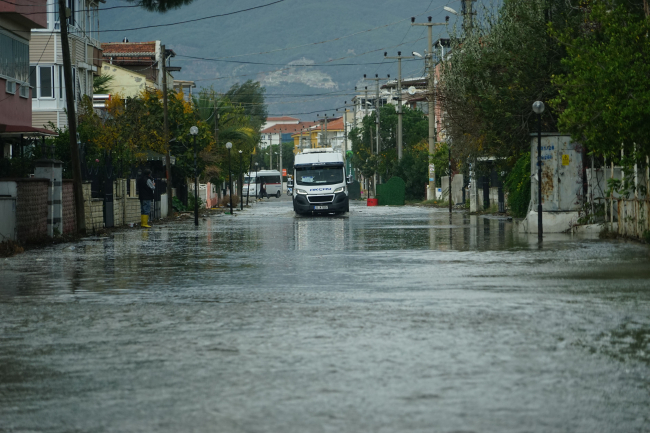 Balıkesir’de deniz suyu için set kuruluyor