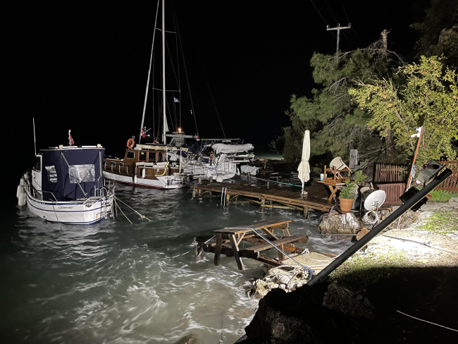 Muğla'da fırtına: Tekneler battı, iskeleler zarar gördü