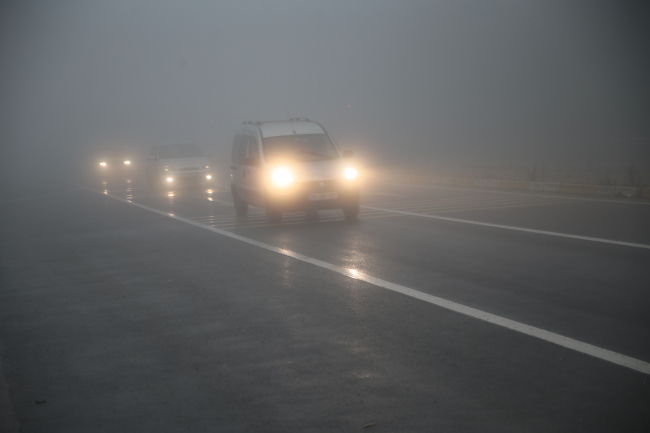 Bolu'da sis ve karla karışık yağmur