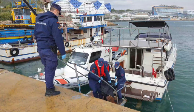 Tekneden denize düşen 2 Suriyelinin cansız bedeni bulundu