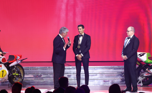 Toprak Razgatlıoğlu Monako'da ödülünü aldı