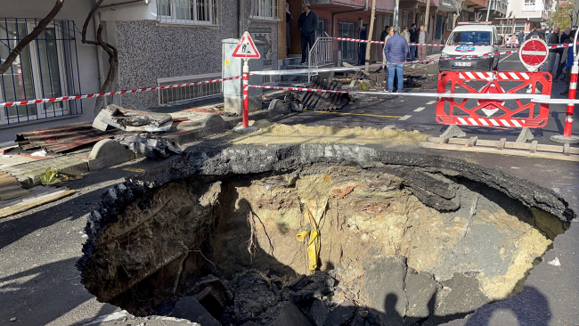 Bağcılar'da bir binada patlama sonrası yangın