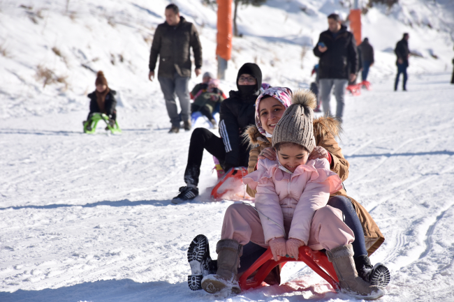 Palandöken'de pistler dolup taştı
